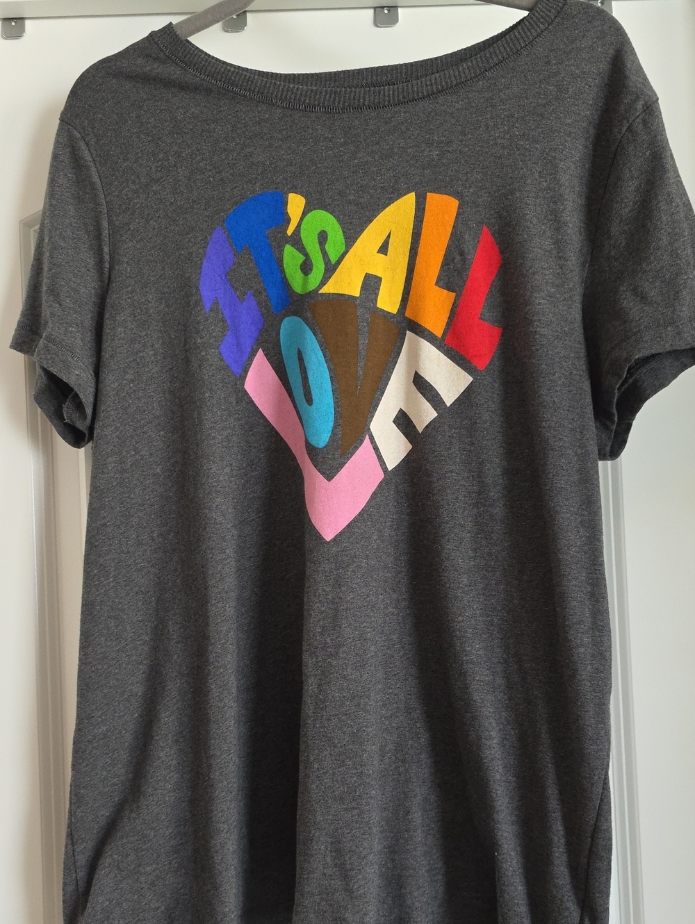 NWOT torrid 0 Charcoal Tee with Multi-Color Heart "It's All Love"